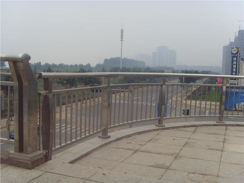不銹鋼工程價(jià)格解析 金屬門窗工程中的性價(jià)比與定制化選擇
